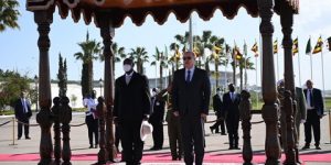 الرئيس الأوغندي ينهي زيارة دولة إلى الجزائر