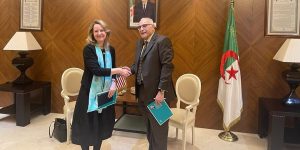 عطاف يؤكد الأهمية الكبرى التي توليها الجزائر لمسألة الهجرة