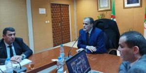 رزيق يجتمع مع الإطارات المركزية و المحلية للقطاع