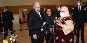 الرئيس تبون يزور معرضا خاصا بإبداعات الحرفيات الجزائريات