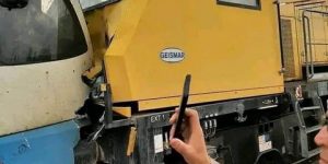 اصطدام قاطرة أشغال بقطار ذاتي الدفع لنقل المسافرين