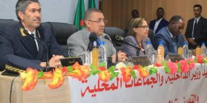 وزير الداخلية.. التكفل بنحو 13 ألف منطقة ظل عبر الوطن