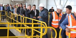 عرقاب يطالب بمضاعفة الجهود لتسليم محطة تحلية مياه البحر بقورصو مايو القادم