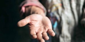 خواطر.. الفقراء ينتظرونكم في رمضان