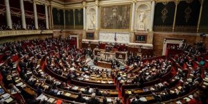 جلسة برلمانية لحجب الثقة عن الحكومة الفرنسية