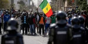 السنغال: السلطات تحظر على المعارضة التظاهر