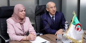 مريم بن مولود تتسلم مهامها على رأس وزارة الرقمنة والاحصائيات