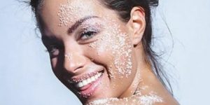 جمال وأناقة.. طرق مختلفة لاستخدام الملح لعلاج المشكلات الجلدية الشائعة