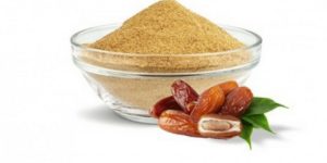 التمر الطبيعي والبودرة.. أطباء يوضحون الفرق بينهما