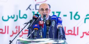 حساني يدعو لتمتين الجبهة الداخلية للجزائر