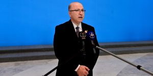 الوزير الأول يعزي في وفاة الأكاديمي والناقد اللغوي عبد المالك مرتاض