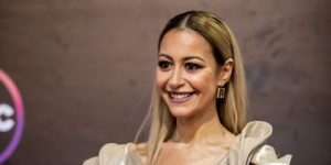 منة شلبي تنفق كل ما تملك لعلاج والدتها