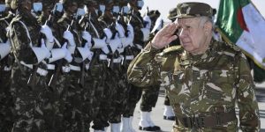 الشعب الجزائري الملتحم مع جيشه عازم أكثر من أي وقت مضى على قطع كل يد تمتد إلى شبر من أرضه