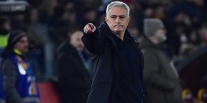 مورينيو ينفجر غضبا في لاعب روما