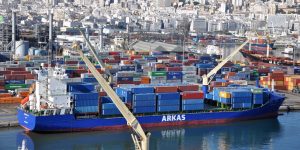 حركاتي: الجزائر تتجه نحو مستقبل واعد في النقل البحري بفضل العصرنة والرقمنة