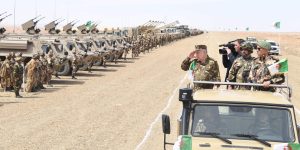 الفريق أول شنقريحة يشرف على تنفيذ تمرين بالذخيرة الحية بجانت