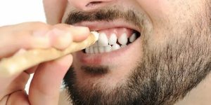 السواك والصيام يساعدان على علاج أمراض الفم