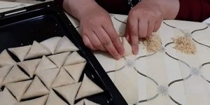 قبيل عيد الفطر المبارك.. العائلات الجزائرية تسارع لاستكمال التحضيرات