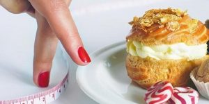 هل الحلويات من الأطعمة التي يستحسن الامتناع تماما عن تناولها؟