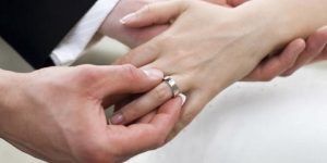 شباب يفضلون اختيار المرأة العاملة للزواج