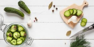 لمرضى ضغط الدم المرتفع.. الخيار بالثوم هو الحل!