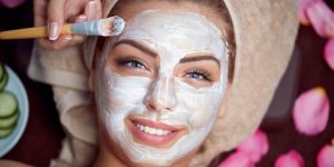 جمال وأناقة.. قناع طبيعي لبشرة بيضاء ووجه كالبدر