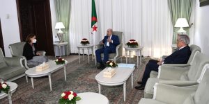 رئيس الجمهورية يستقبل سفيرة جمهورية التشيك إثر انتهاء مهامها بالجزائر