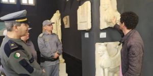 الجمارك تحبط تهريب قرابة 1000 قطعة أثرية وتاريخية