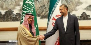 وزير الخارجية الإيراني يعلن عن زيارة قريبة إلى السعودية