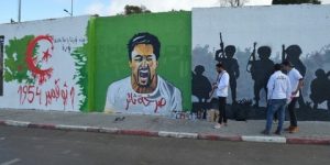 جدارية “الثورات الثلاثة”.. جزء من هوية البريد المركزي