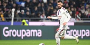 عوار يحظى بإشادة واسعة من جماهير أولمبيك ليون