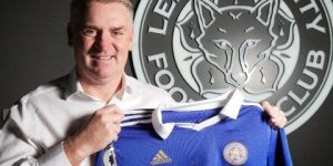 سميث يقود ليستر سيتي حتى نهاية الموسم