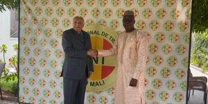 عطاف يبحث مع الرئيس المالي تطورات تنفيذ اتفاق السلم والمصالحة المنبثق عن مسار الجزائر