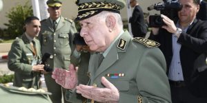 الفريق أول السعيد شنقريحة يعزي عائلة المجاهد اللواء مخلوف ذيب القائد الأسبق للحرس الجمهوري