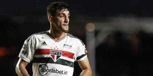 ساو باولو يفسخ عقد لاعب هدد بقتل رفيقته