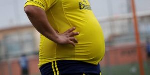 5  عادات ليلية تزيد دهون البطن