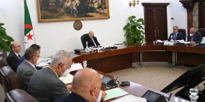 الرئيس تبون يأمر الحكومة بمواصلة محاربة الفساد والمفسدين