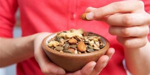 صحتنا في غذائنا.. صباحًا Vs مساءً- إليك أفضل وقت لتناول المكسرات