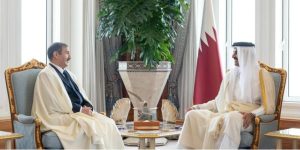 أمير قطر يستلم أوراق إعتماد السفير الجزائري الجديد صالح عطية
