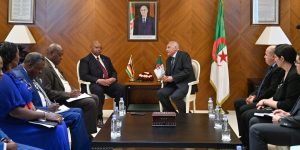 عطاف يستقبل رئيس المجلس الوطني لجمهورية زيمبابوي