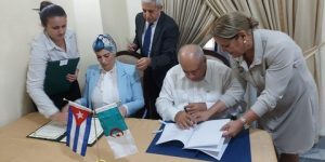 وزيرة الثقافة والفنون ونظيرها الكوبي يوقعان بهافانا على اتفاقية برنامج تبادل ثقافي