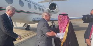 عطاف يحل بالسعودية للمشاركة في اجتماعات وزارية