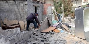 هدم بنايات فوضوية بشاطئ الحمامات