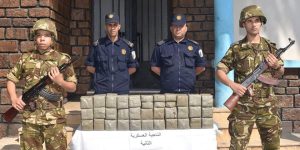 الجيش يحبط إغراق الجزائر بأكثر من 6 قناطير من المخدرات عبر المغرب ويوقف 83 تاجرا لها