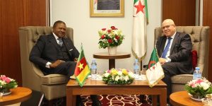 خارطة طريق لتعزيز التعاون في مجال النقل الجوي والبحري بين الجزائر والكاميرون