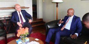 زيتوني يجري محادثات “معمقة” مع الأمين العام لمنطقة التجارة الحرة الإفريقية بنيروبي