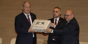 تكريم رئيس الجمهورية نظير جهوده في نصرة القضية الفلسطينية