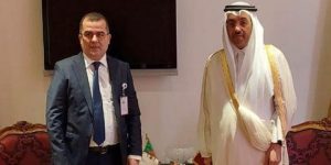 بن طالب يجري محادثات ثنائية مع نظيره القطري