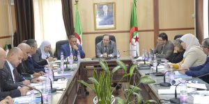 بلعابد يدعو لتحديد النقائص في الإطعام والنقل المدرسي بالابتدائيات