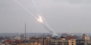 غارات اسرائلية تستهدف المنازل والمقاومة الفلسطنية تواصل الرد